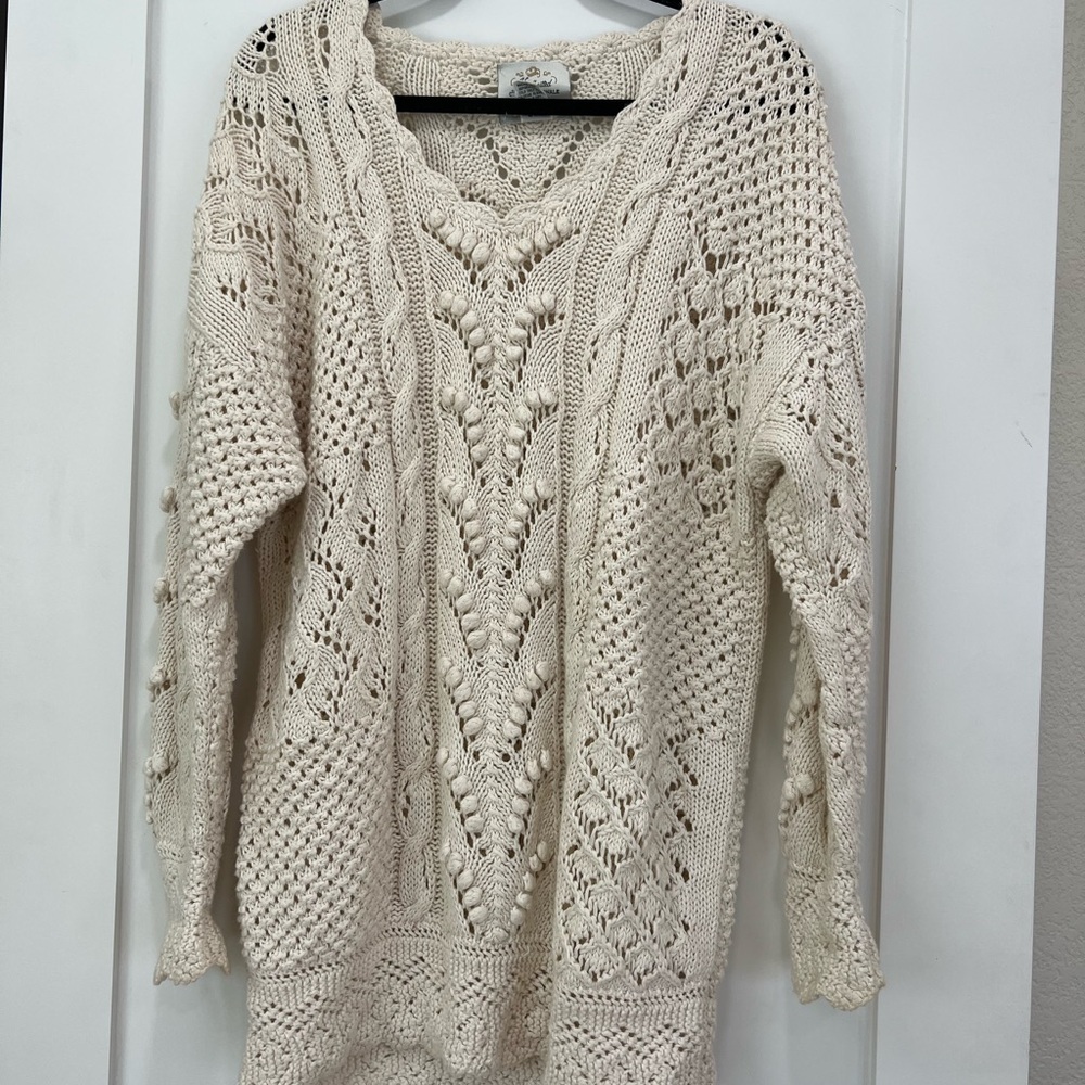 Express Cream V-Neck Knit Sweater